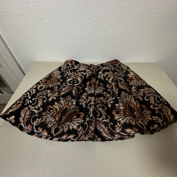 Gianni Bini Lordice Jacquard Mini A-lined Metallic Printed Skirt - Picture 3 of 9